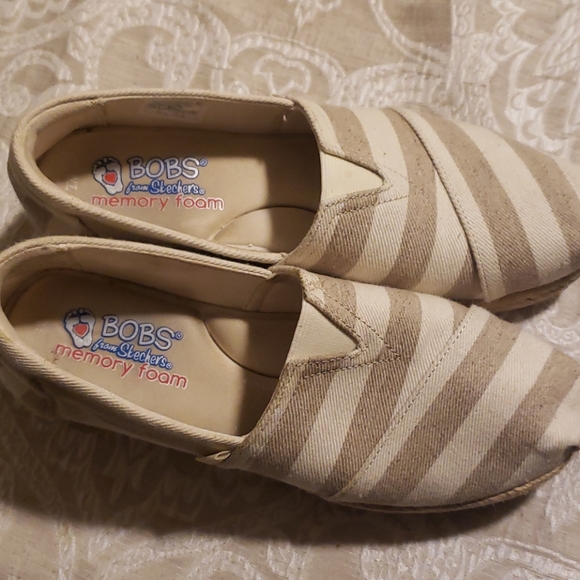 SOLD! Bob's size 7 Skechers foam canvas wedges - Picture 3 of 5